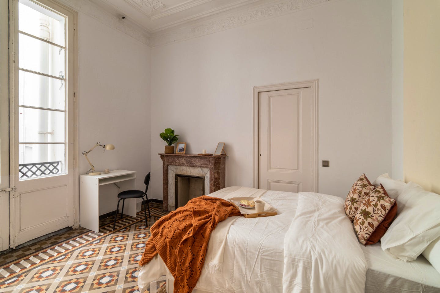  Private Bathroom  -  Modern Coliving Room in the Heart of Vibrant Ciutat Vella, Barcelona Apartment  - Gallery -  9