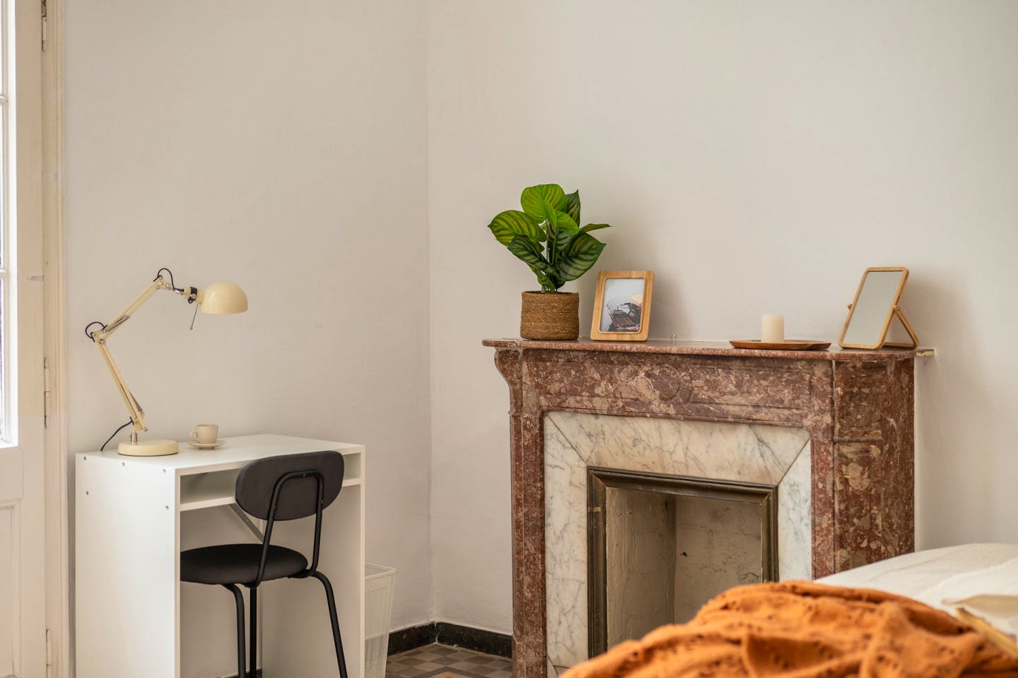  Private Bathroom  -  Modern Coliving Room in the Heart of Vibrant Ciutat Vella, Barcelona Apartment  - Gallery -  8