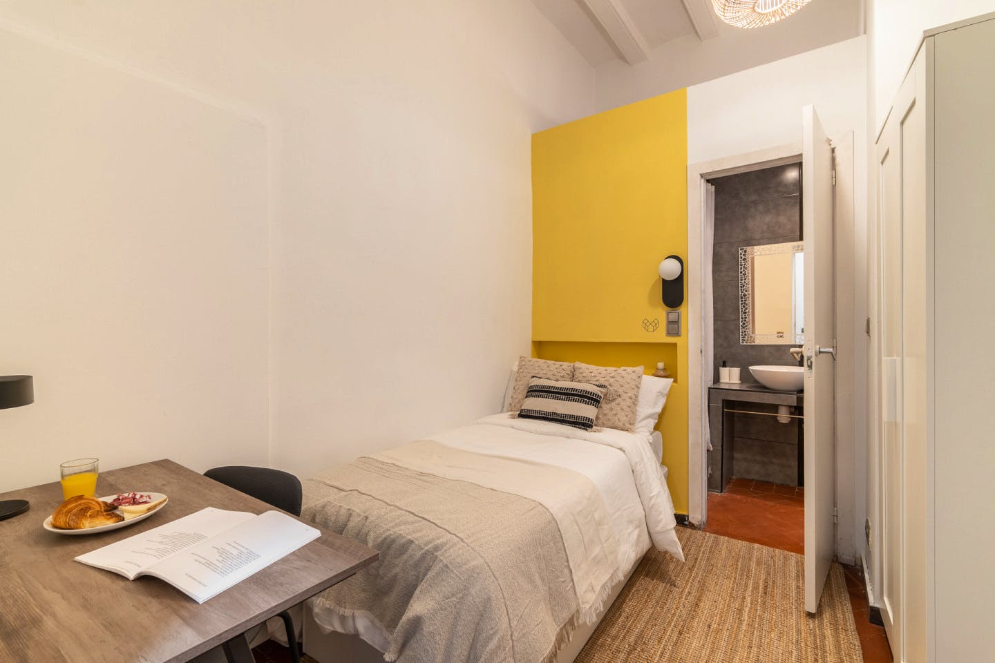  Private Bathroom  -  Modern Coliving Room in the Heart of Vibrant Ciutat Vella, Barcelona Apartment  - Gallery -  4