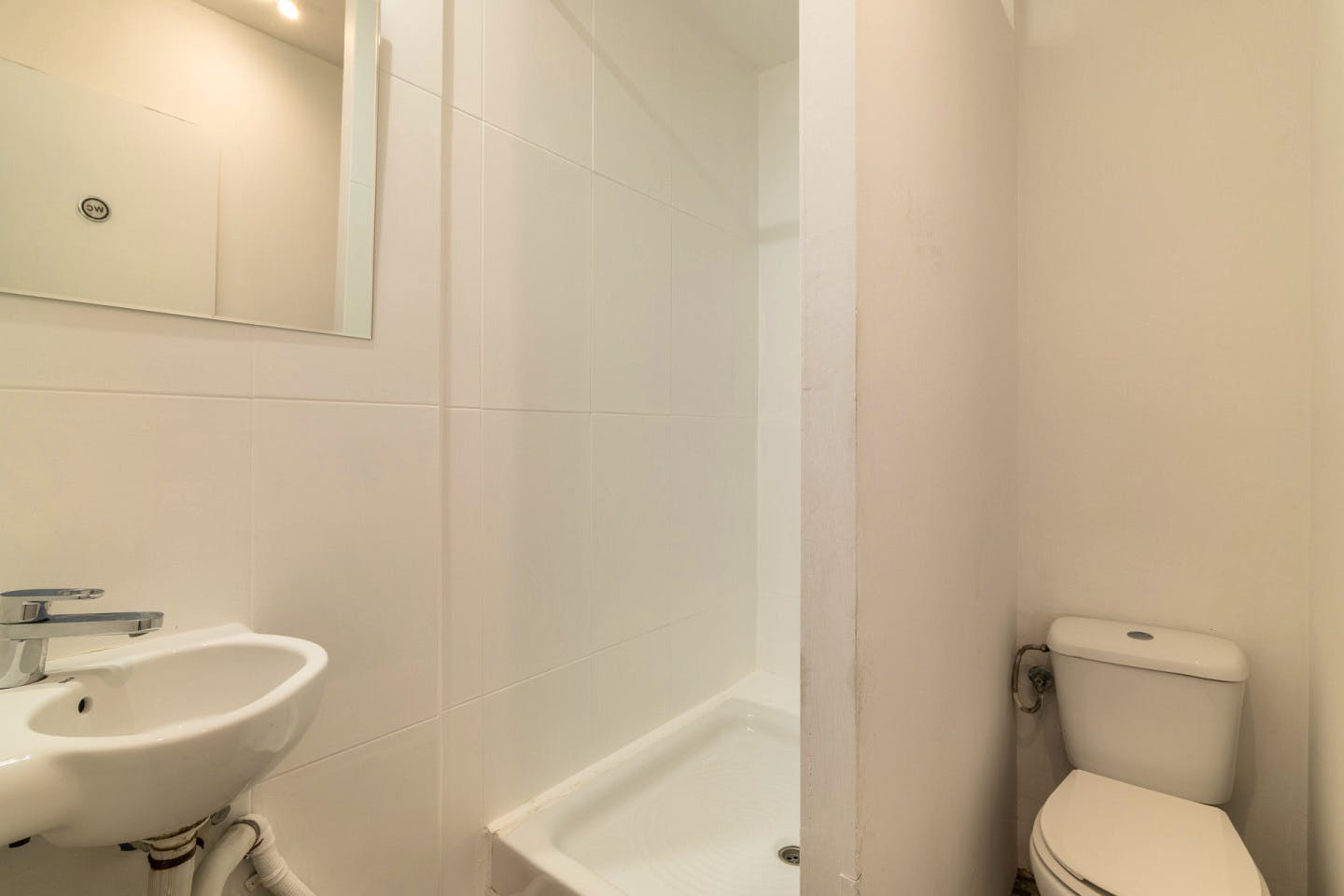  Private Bathroom  -  Modern Coliving Room in the Heart of Vibrant Ciutat Vella, Barcelona Apartment  - Gallery -  6