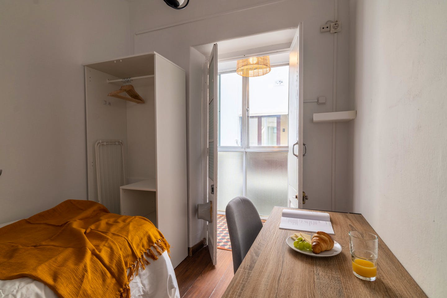  Private Bathroom  -  Modern Coliving Room in the Heart of Vibrant Ciutat Vella, Barcelona Apartment  - Gallery -  11