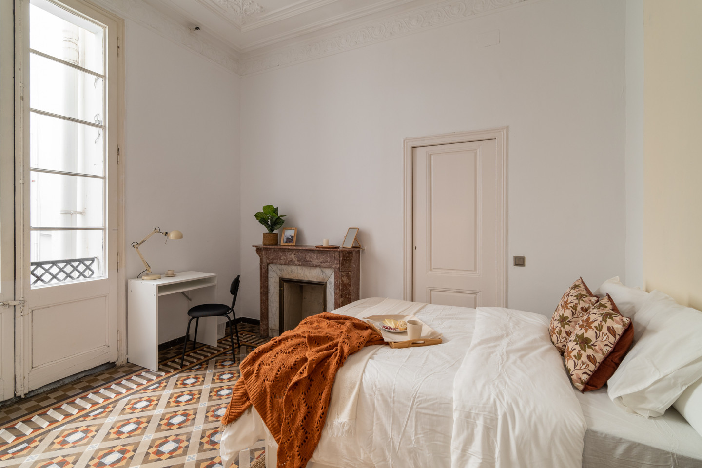  Private Bathroom  -  Modern Coliving Room in the Heart of Vibrant Ciutat Vella, Barcelona Apartment  - Gallery -  25