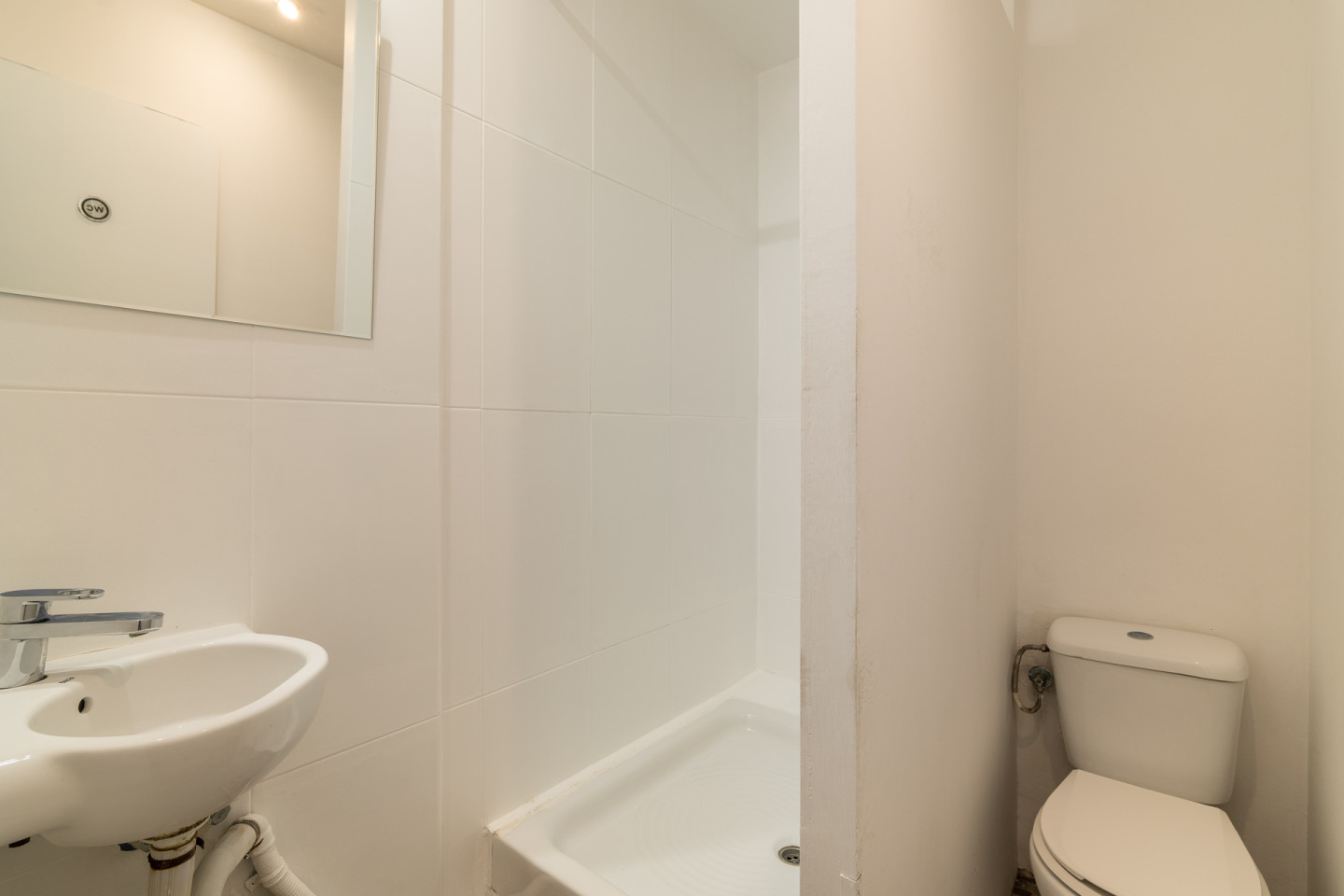  Private Bathroom  -  Modern Coliving Room in the Heart of Vibrant Ciutat Vella, Barcelona Apartment  - Gallery -  22