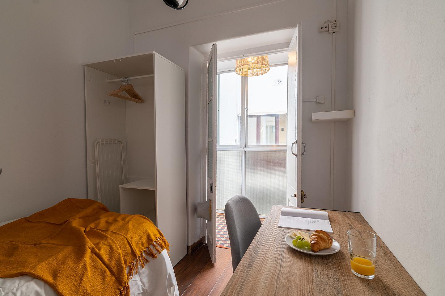  Private Bathroom  -  Modern Coliving Room in the Heart of Vibrant Ciutat Vella, Barcelona Apartment  - Gallery -  59