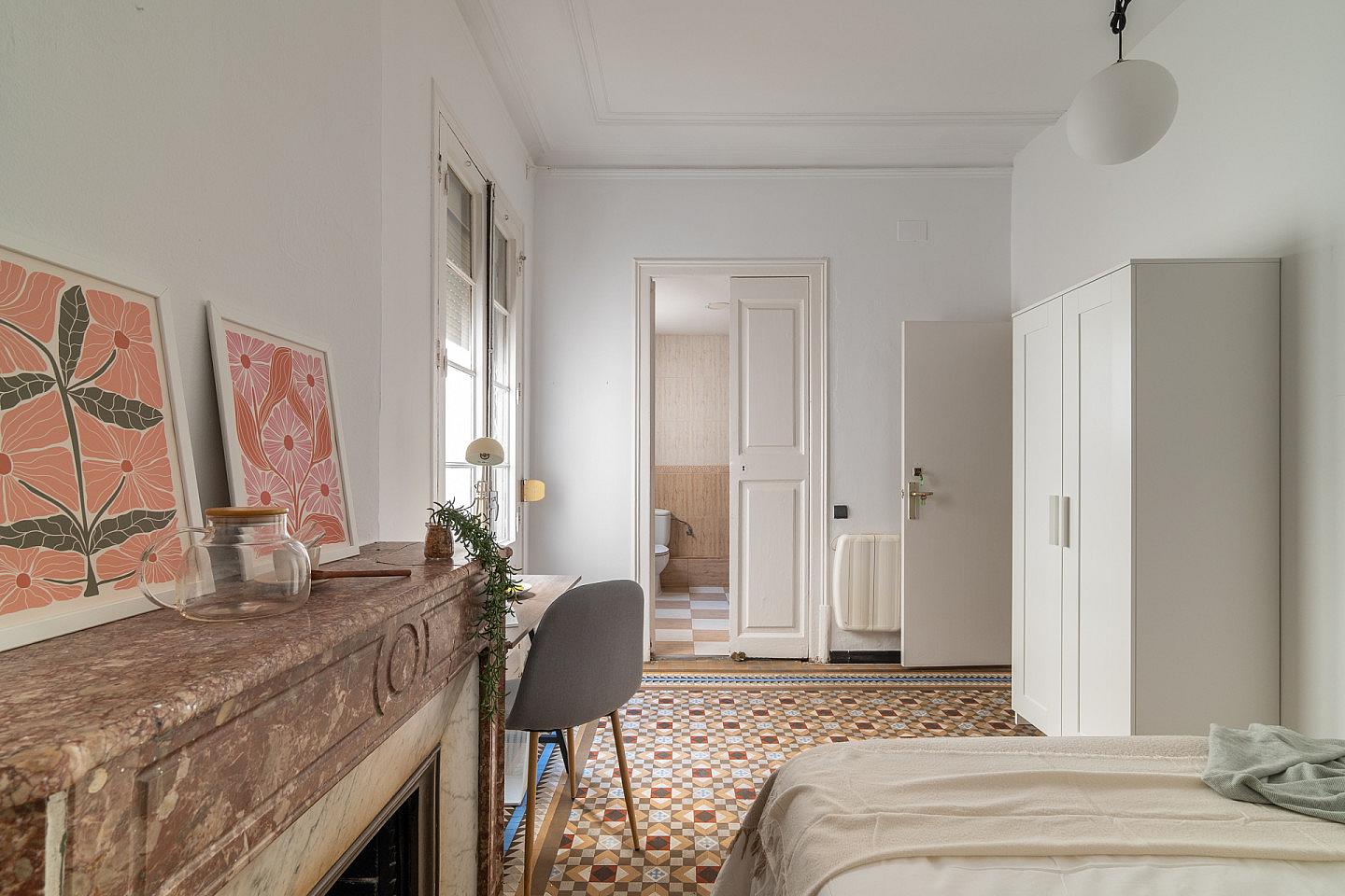 Premium Private Bathroom  -  Modern Coliving Room in the Heart of Vibrant Ciutat Vella, Barcelona Apartment  - Gallery -  31