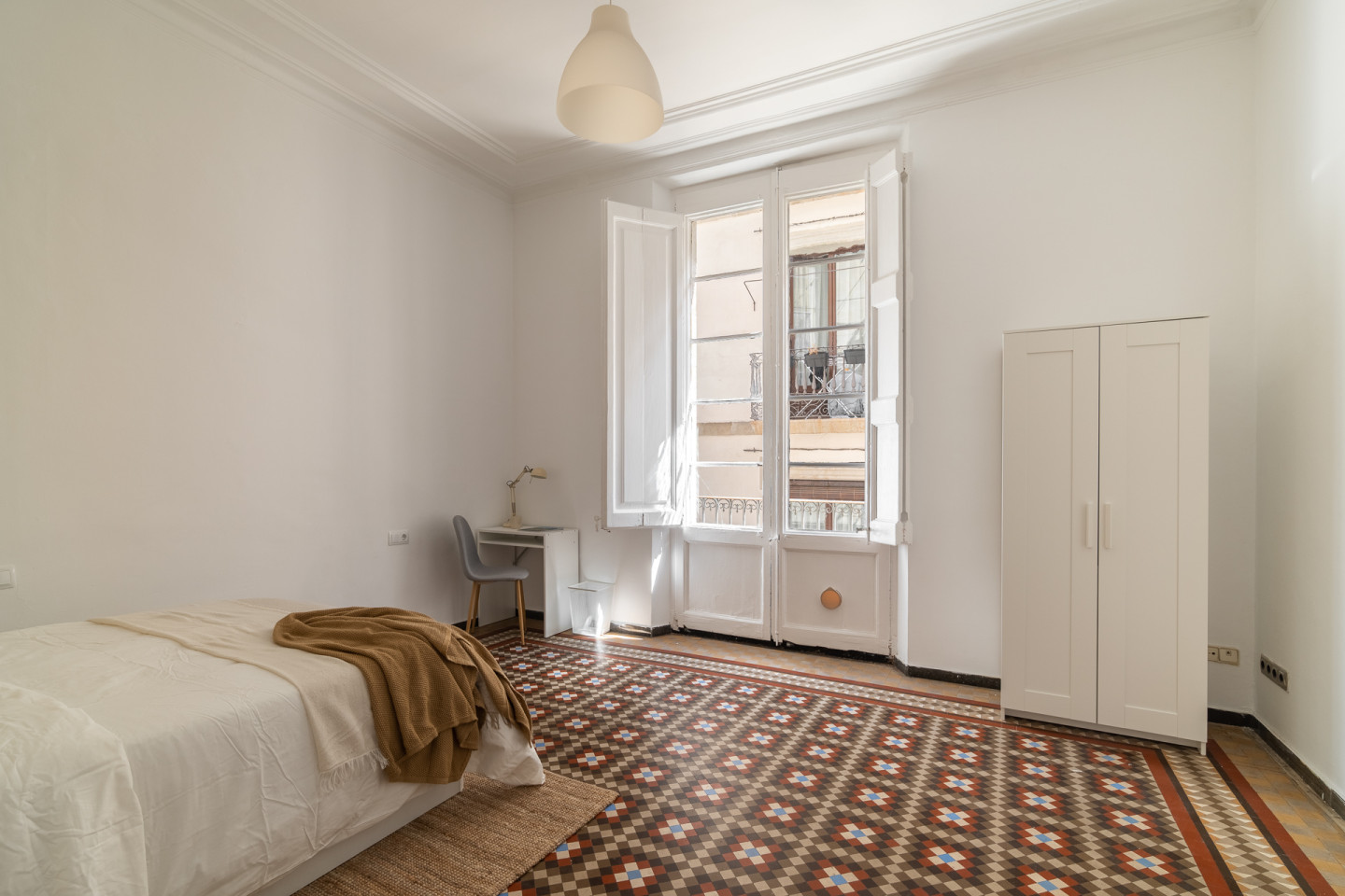  Premium Private Bathroom  -  Modern Coliving Room in the Heart of Vibrant Ciutat Vella, Barcelona Apartment  - Gallery -  19
