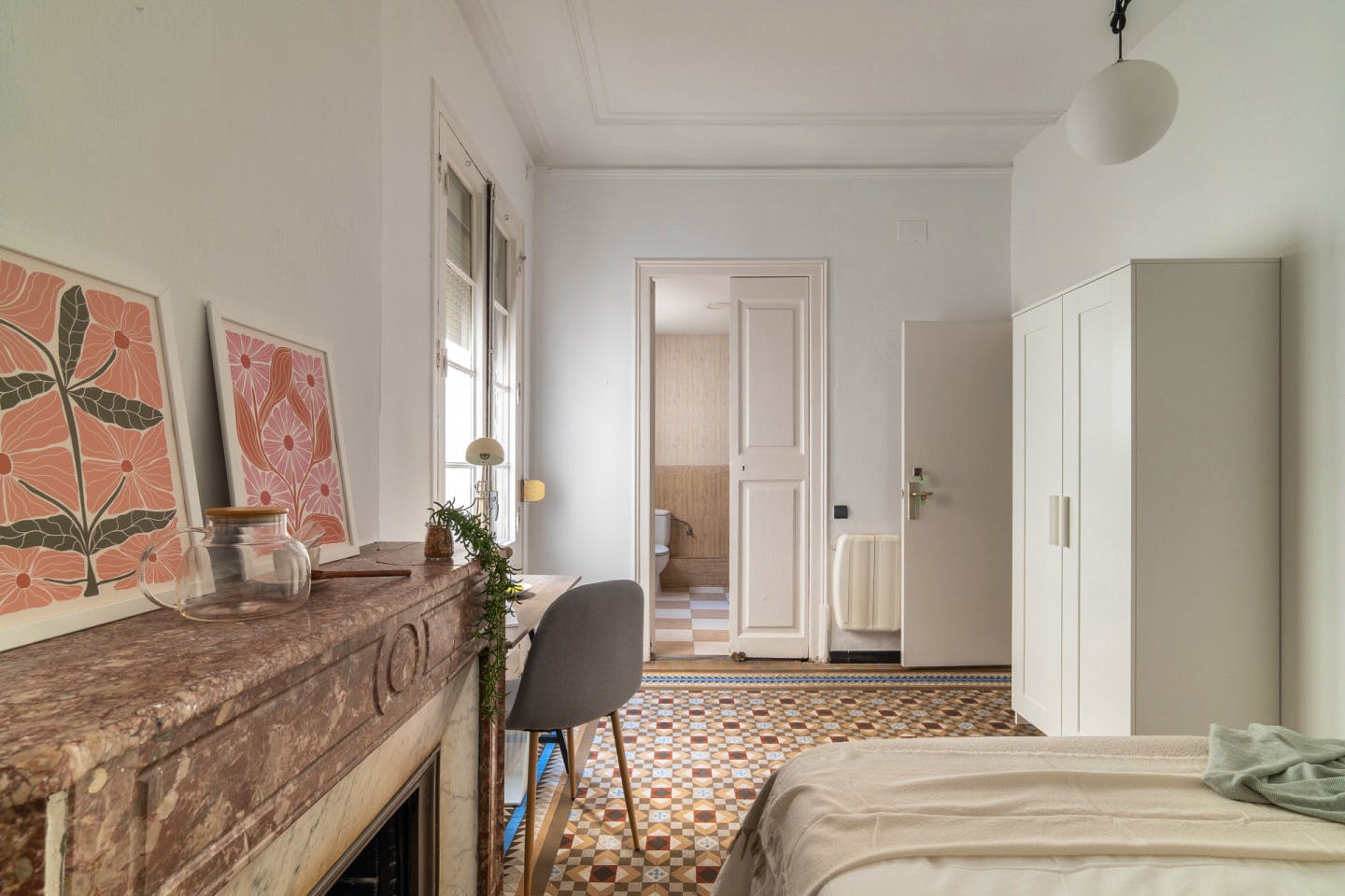  Premium Private Bathroom  -  Modern Coliving Room in the Heart of Vibrant Ciutat Vella, Barcelona Apartment  - Gallery -  1
