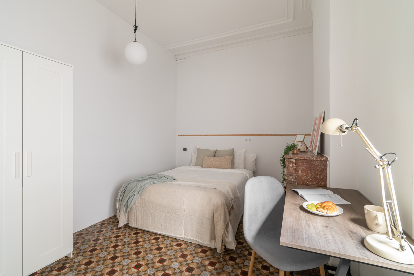  Premium Private Bathroom  -  Modern Coliving Room in the Heart of Vibrant Ciutat Vella, Barcelona Apartment  - Gallery -  15