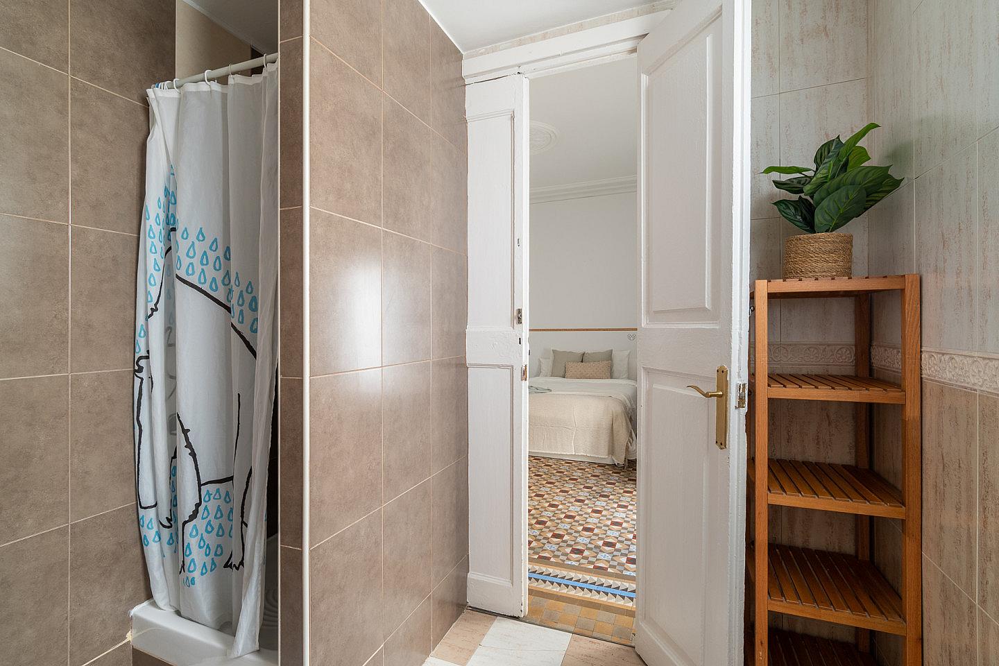  Premium Private Bathroom  -  Modern Coliving Room in the Heart of Vibrant Ciutat Vella, Barcelona Apartment  - Gallery -  23