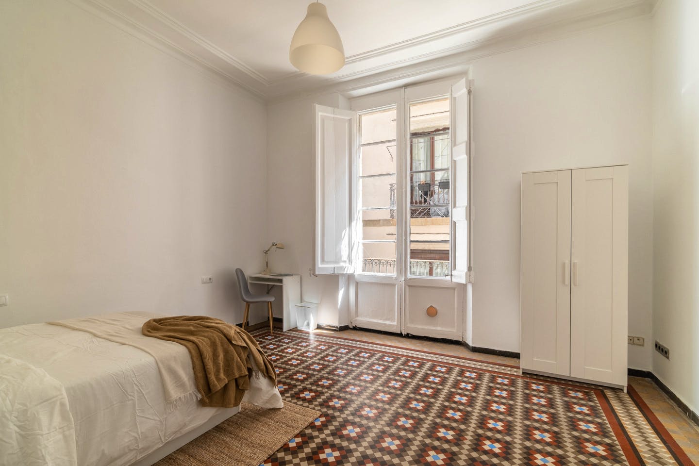  Premium Private Bathroom  -  Modern Coliving Room in the Heart of Vibrant Ciutat Vella, Barcelona Apartment  - Gallery -  9
