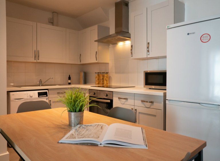 8 Bedroom House, 67 - Monks Road - Gallery - 3