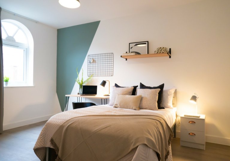  8 Bedroom House, 67  -  Monks Road  - Gallery -  1