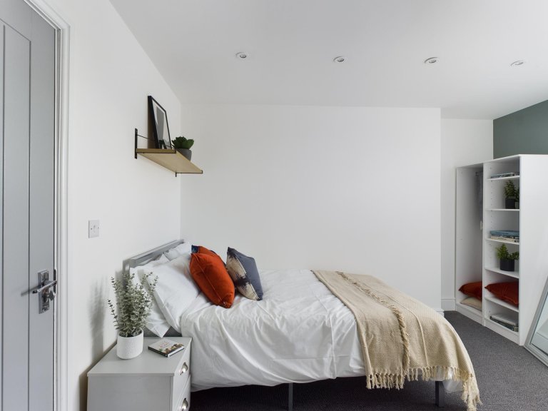  6 Bedroom House, 47  -  Monks Road  - Gallery -  5