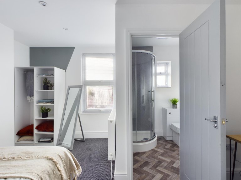  6 Bedroom House, 47  -  Monks Road  - Gallery -  4