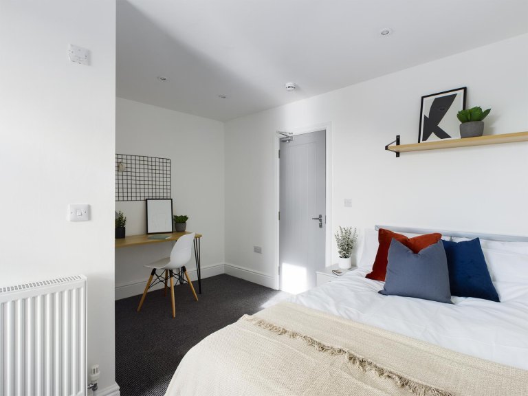  6 Bedroom House, 47  -  Monks Road  - Gallery -  3