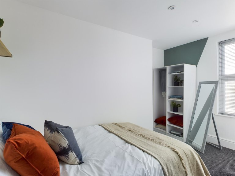  6 Bedroom House, 47  -  Monks Road  - Gallery -  6