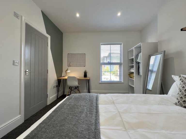  6 Bedroom House, 43  -  Monks Road  - Gallery -  9