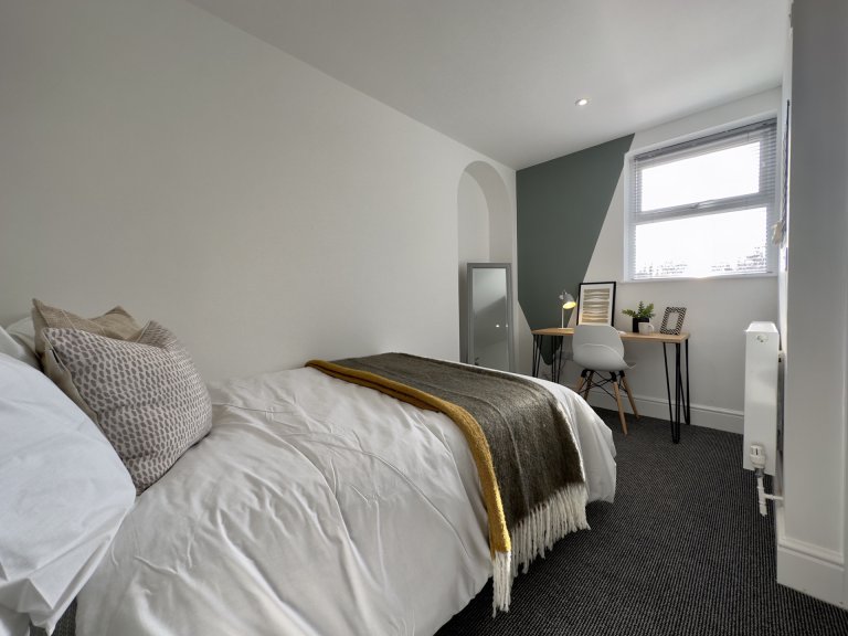  6 Bedroom House, 43  -  Monks Road  - Gallery -  12