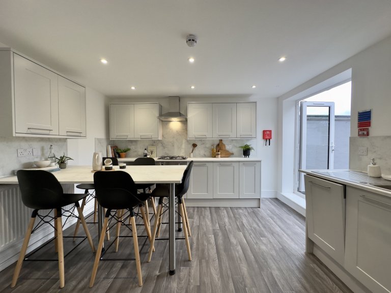  6 Bedroom House, 43  -  Monks Road  - Gallery -  6