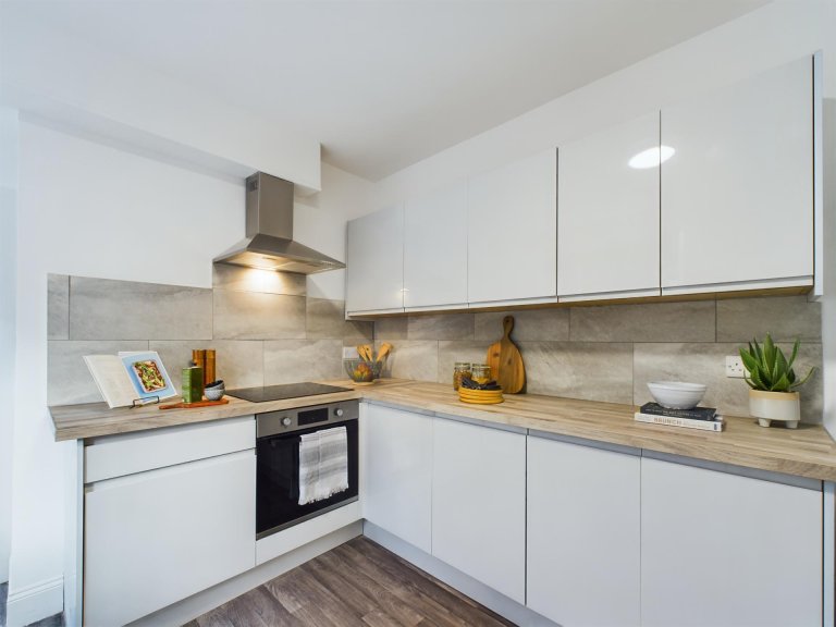  6 Bedroom House, 32  -  Monks Road  - Gallery -  17