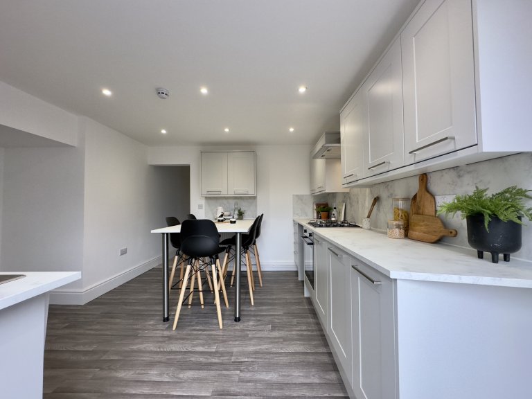  6 Bedroom House, 32  -  Monks Road  - Gallery -  10