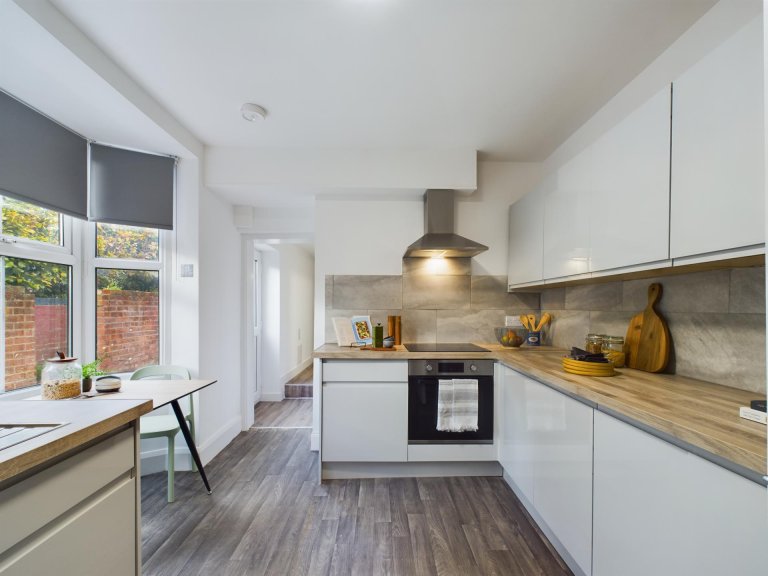  6 Bedroom House, 32  -  Monks Road  - Gallery -  16