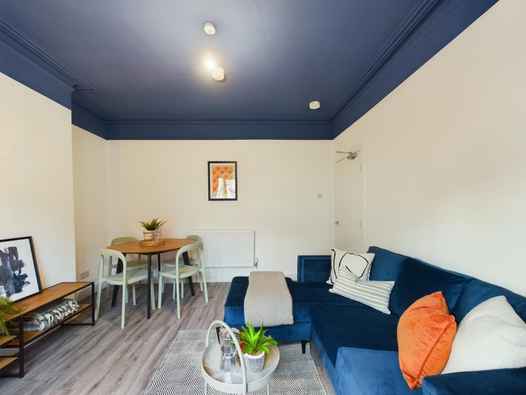  6 Bedroom House, 32  -  Monks Road  - Gallery -  4