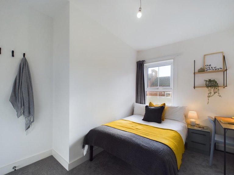  6 Bedroom House, 32  -  Monks Road  - Gallery -  20