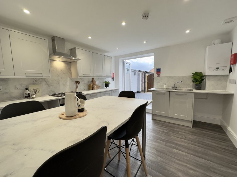  6 Bedroom House, 32  -  Monks Road  - Gallery -  12