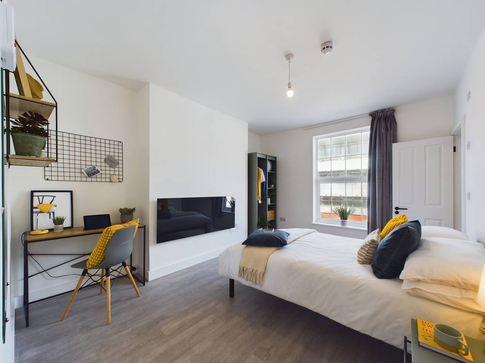8 Bedroom House - 69 Monks Road - Monks Road - Gallery - 1