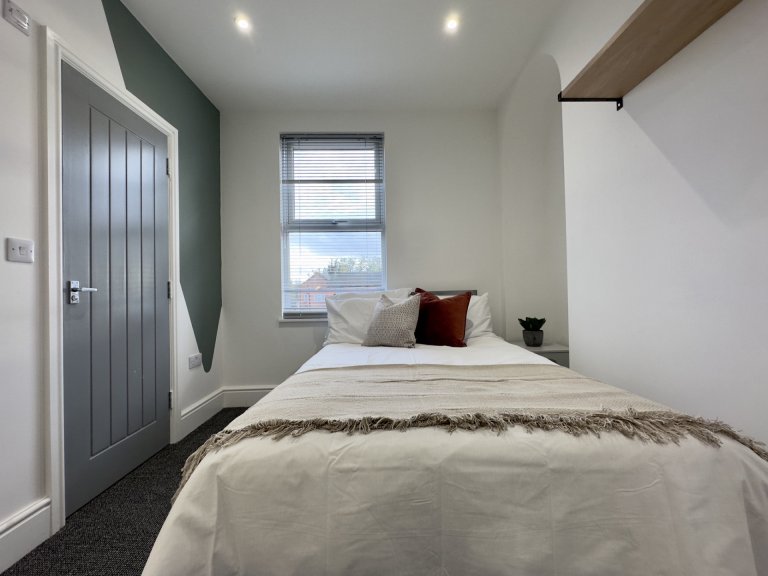 6 Bedroom House - 45 Monks Road - Monks Road - Gallery - 1