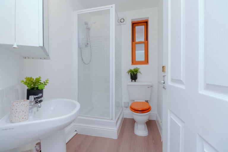  5 Bedroom House, 71A  -  West Parade  - Gallery -  6