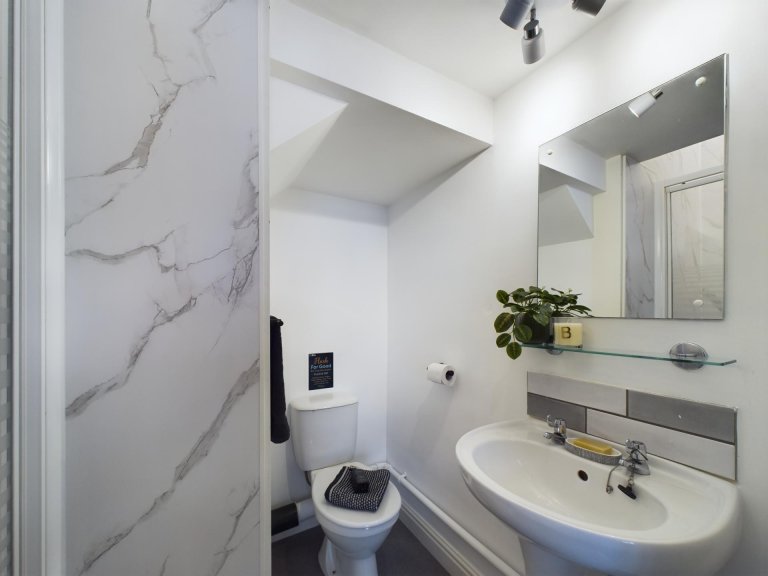  6 Bedroom House, 73  -  West Parade  - Gallery -  6