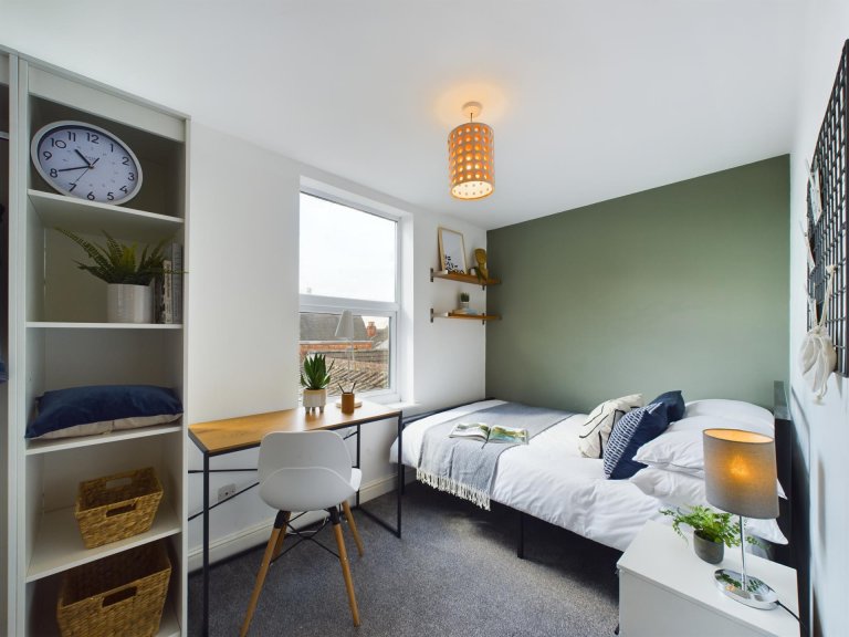  6 Bedroom House, 73  -  West Parade  - Gallery -  3