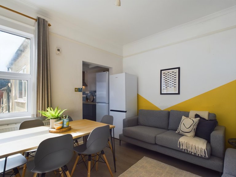  6 Bedroom House, 73  -  West Parade  - Gallery -  2