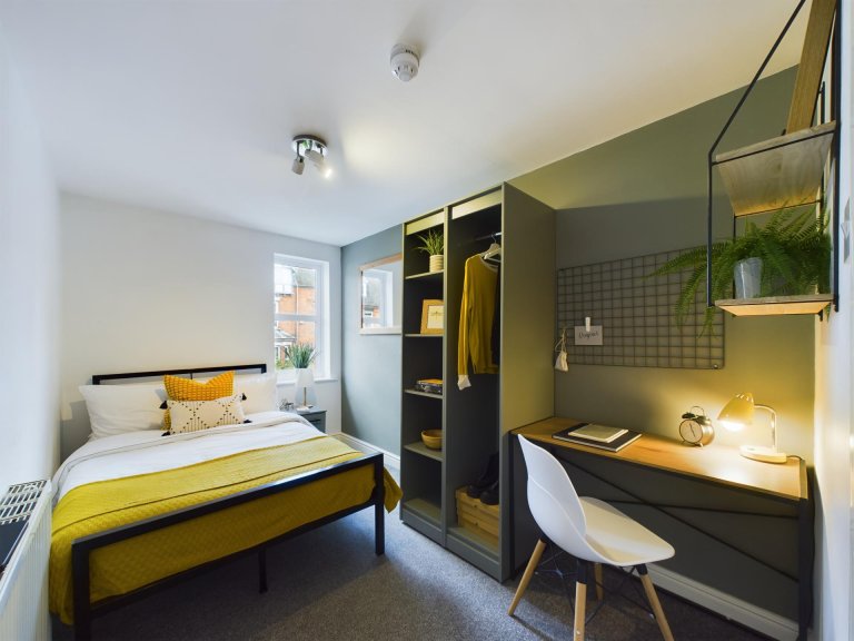  6 Bedroom House, 73  -  West Parade  - Gallery -  1