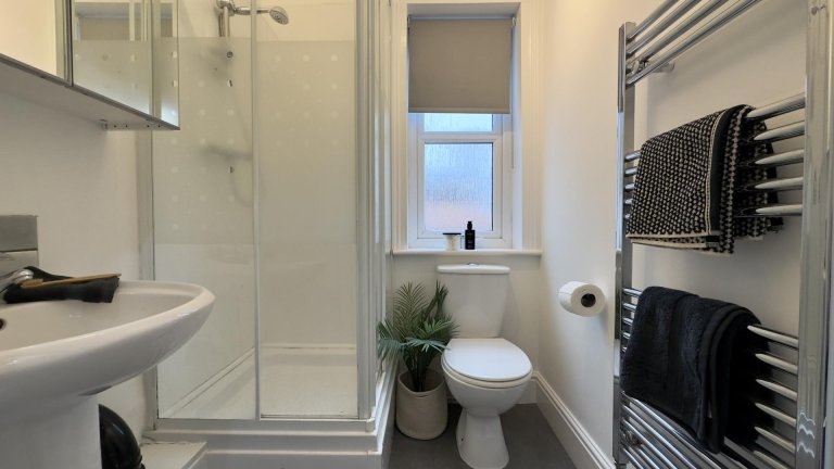  6 Bedroom House, 214  -  West Parade  - Gallery -  4