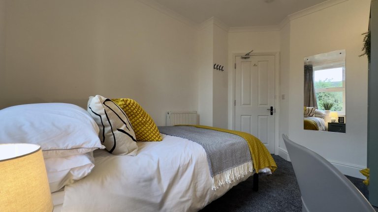  6 Bedroom House, 214  -  West Parade  - Gallery -  7