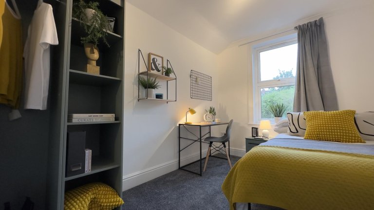  6 Bedroom House, 214  -  West Parade  - Gallery -  5