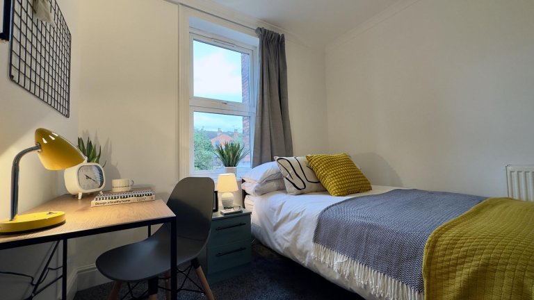  6 Bedroom House, 214  -  West Parade  - Gallery -  6