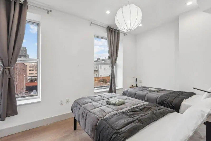 2-People Shared (twin-Size Bed) FEMALE - Agate Brooklyn Home - Gallery - 1