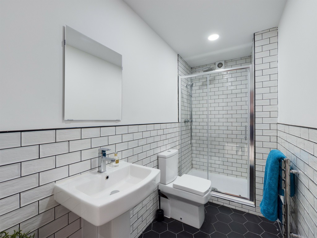 8 Bedroom House - 211 Molyneux Road - 5