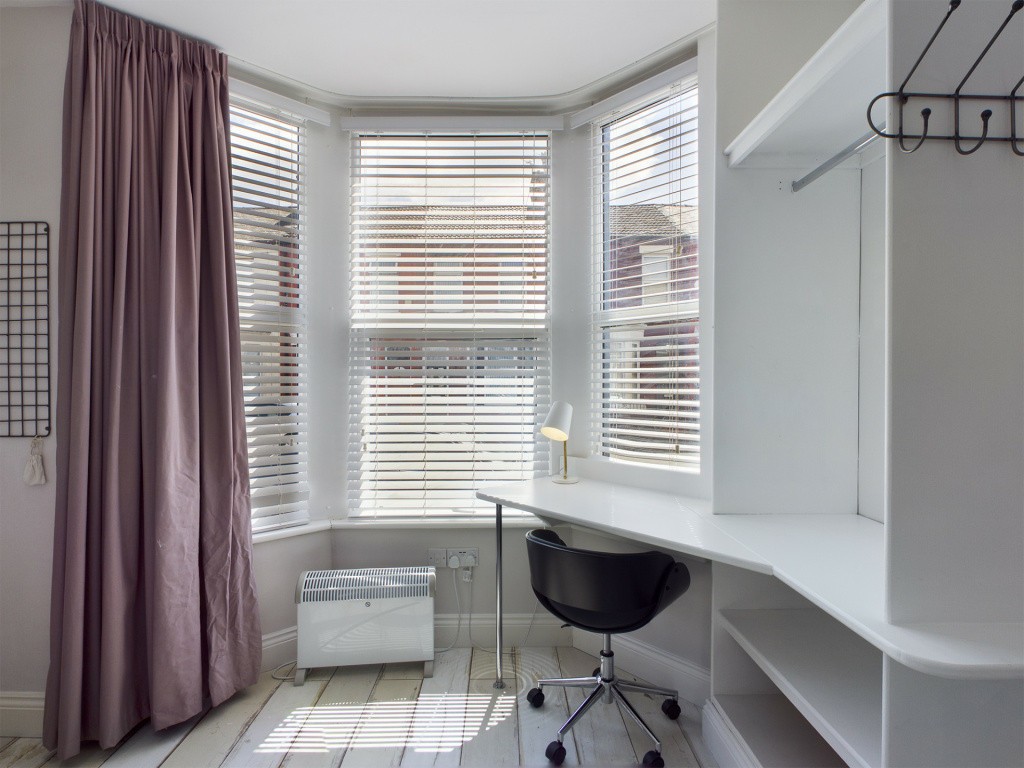 8 Bedroom House - 211 Molyneux Road - 7