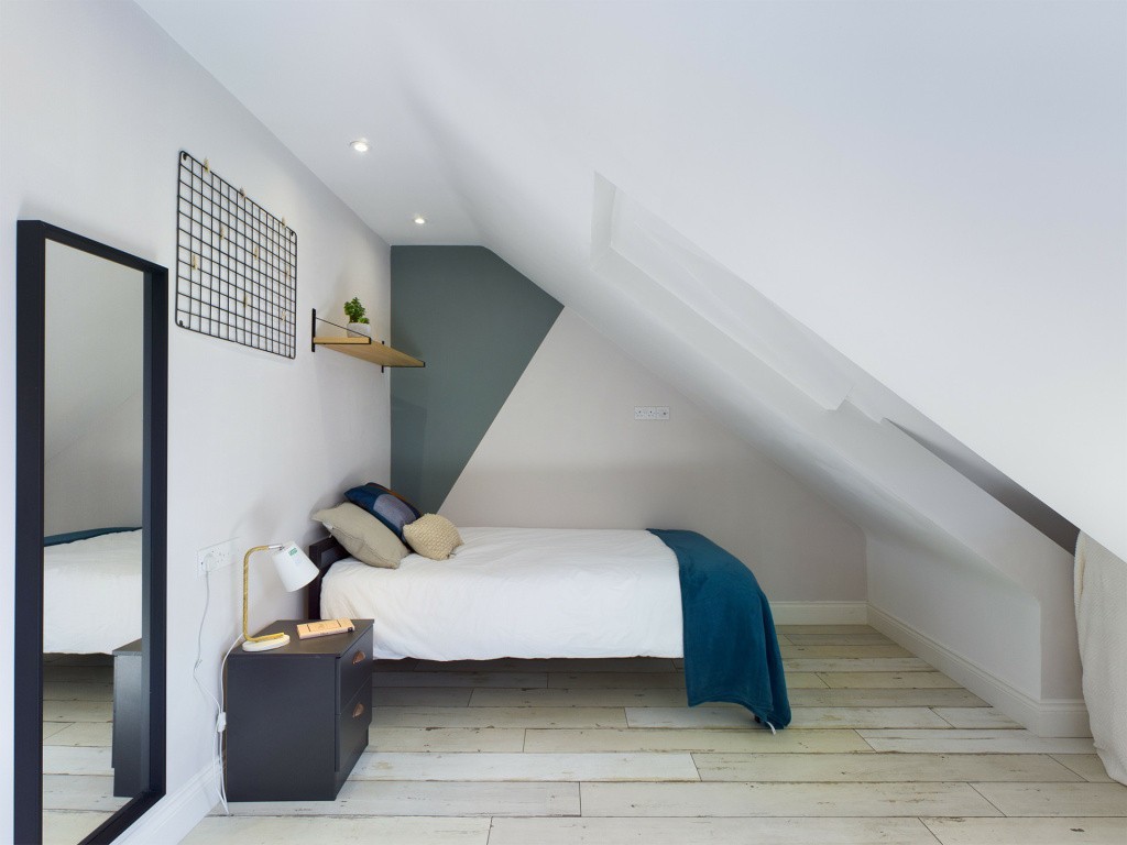 8 Bedroom House - 211 Molyneux Road - 1