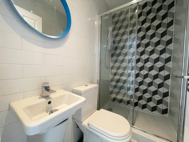  6 Bedroom House - 18 Halsbury Road  -  Halsbury Road  - Gallery -  3