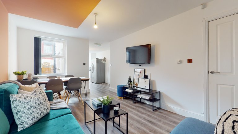  6 Bedroom House - 18 Halsbury Road  -  Halsbury Road  - Gallery -  6