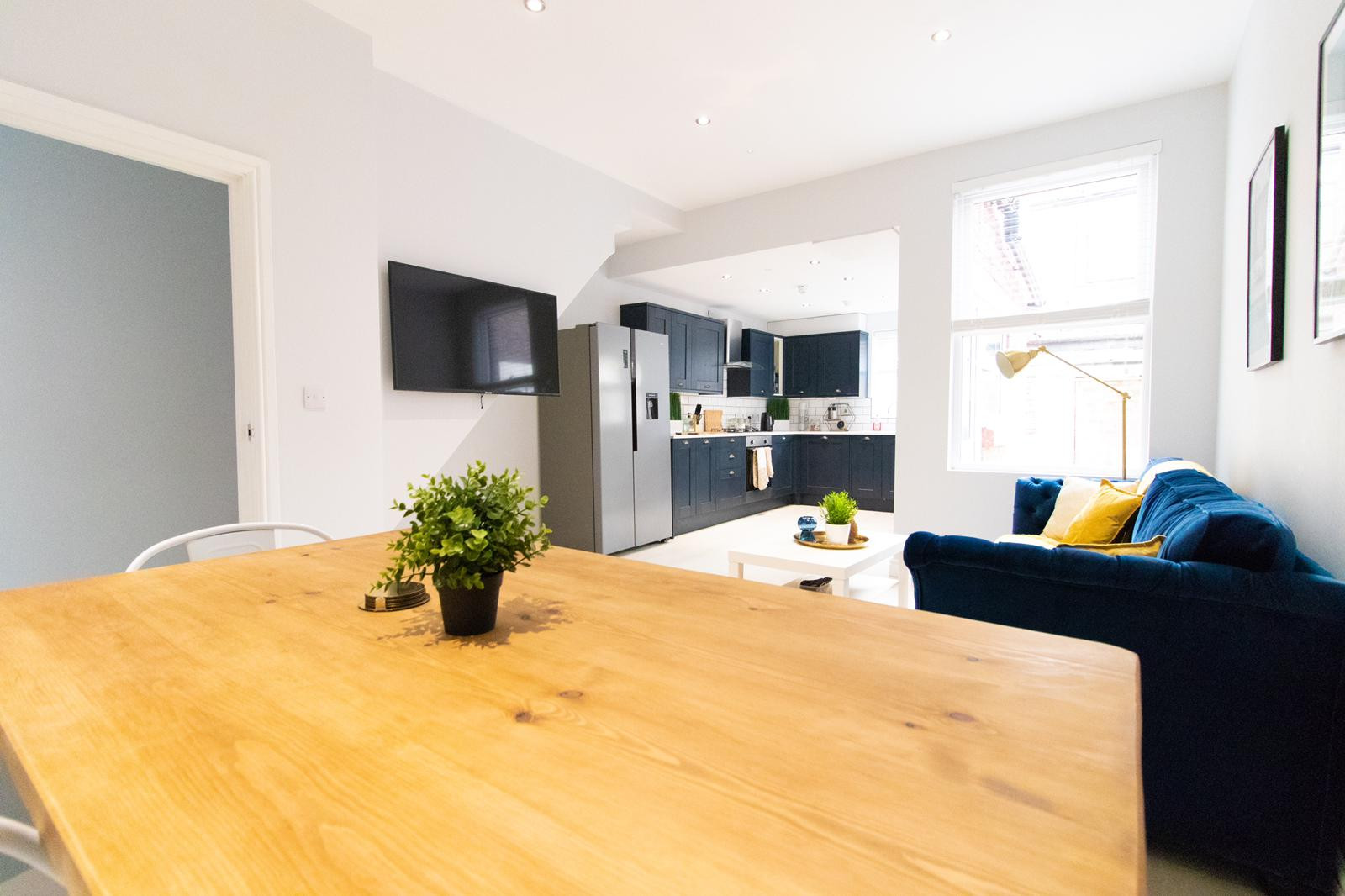  6 Bedroom House - 85 Halsbury Road  -  Halsbury Road  - Gallery -  2