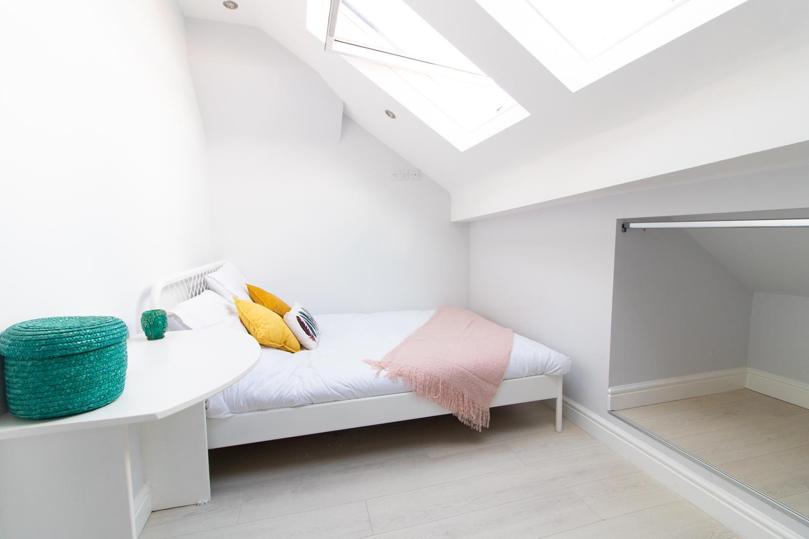  6 Bedroom House - 85 Halsbury Road  -  Halsbury Road  - Gallery -  1