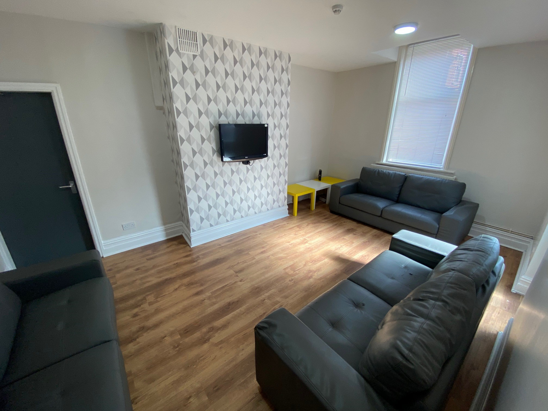 8 Bedroom House - 73 Dallas Street - Dallas Street - Gallery - 9
