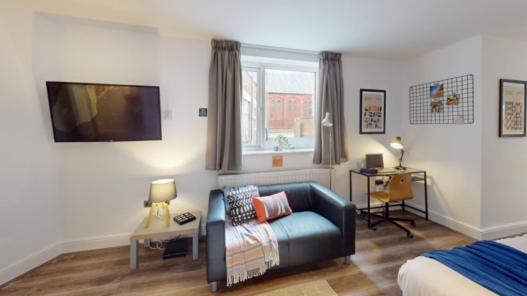  1 Bedroom House Flat 3, 265 Edge Lane  -  Edge Lane  - Gallery -  2